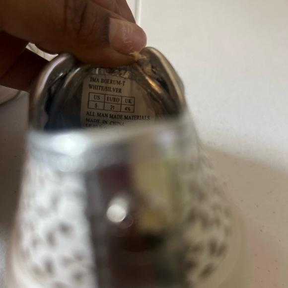 MICHAEL KORS Ima Boerum SNEAKERS Infant Toddler 5 FLORAL PERFORATED White - Picture 7 of 8